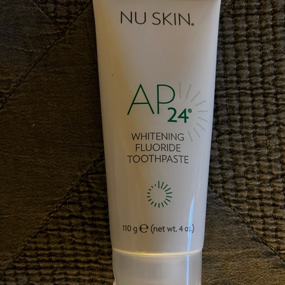 Nuskin Whitening Fluoride Toothpaste - Picture 5 of 8